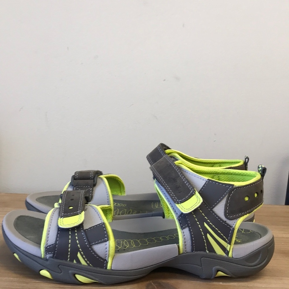 🎁 Clarks Air Rocks JNR Sandals